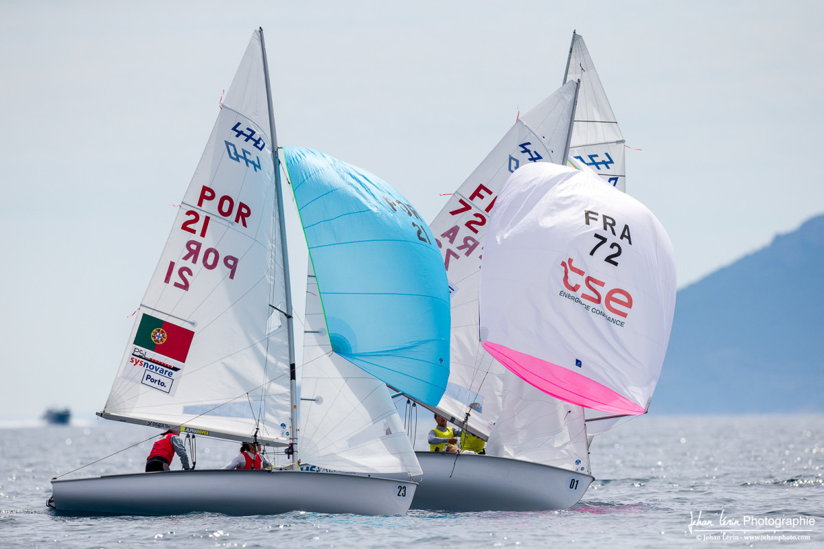 Juste avant l'arrivée, prise de la tête par l'équipage POR21 sur l'équipage FRA72 Pacaud/De Gennes.