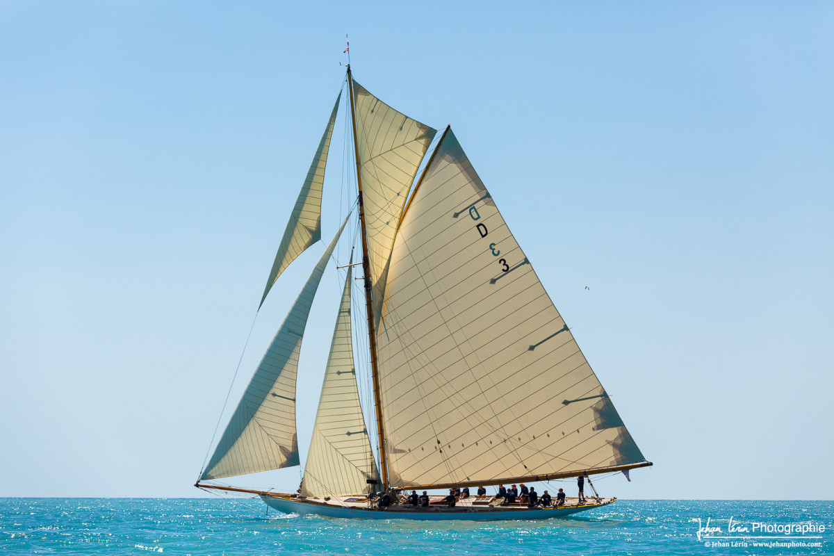 Tugia, le 15 mji du Yacht Club de Monaco participera pour la 4ème fois aux Dames de St Tropez (photo Voiles d'Antibes 2024). Tugia, the Yacht Club de Monaco's 15mji, will be taking part in the Dames de St Tropez for the 4th time (Voiles d'Antibes 2024).