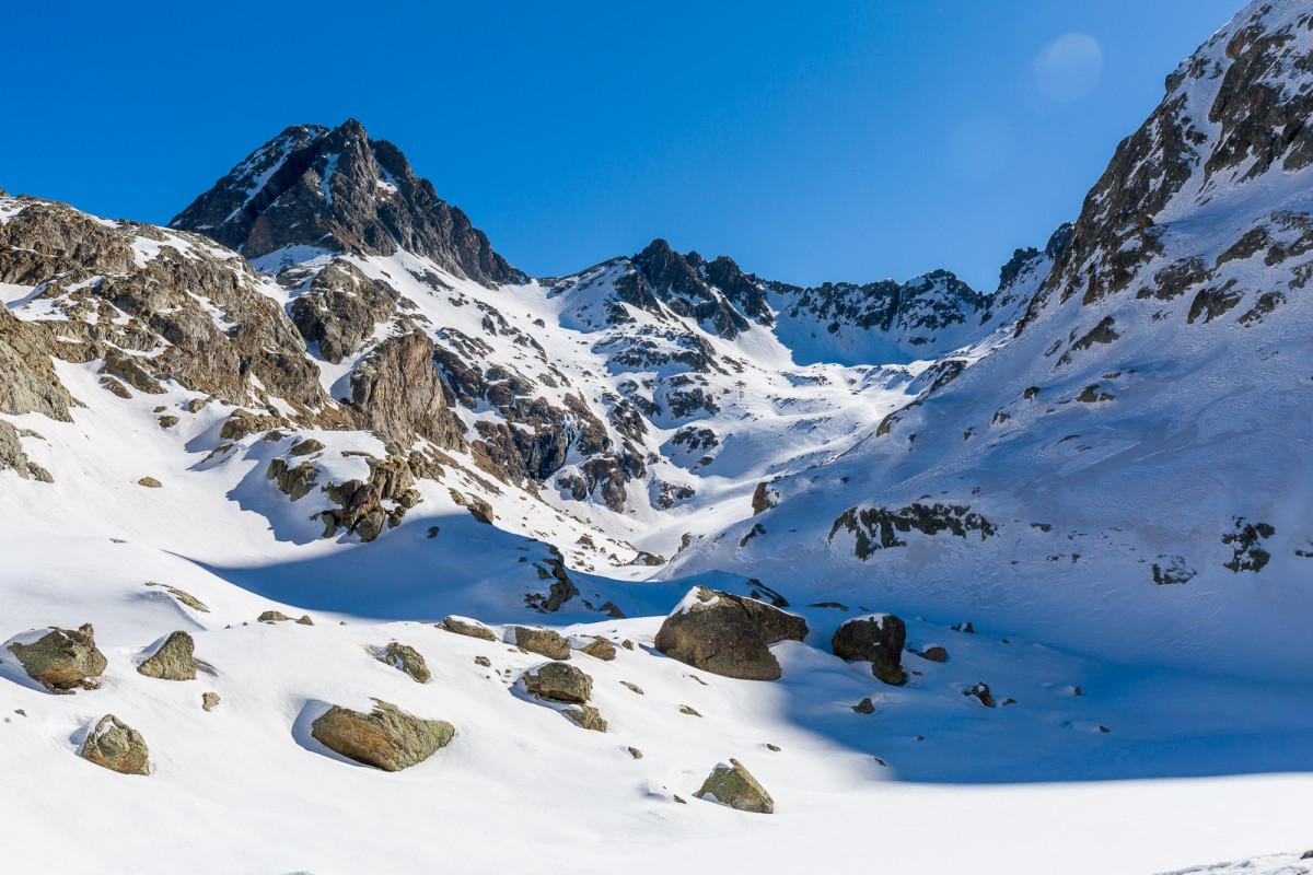 Vue sur la Baisse du Basto depuis le lac Niré.