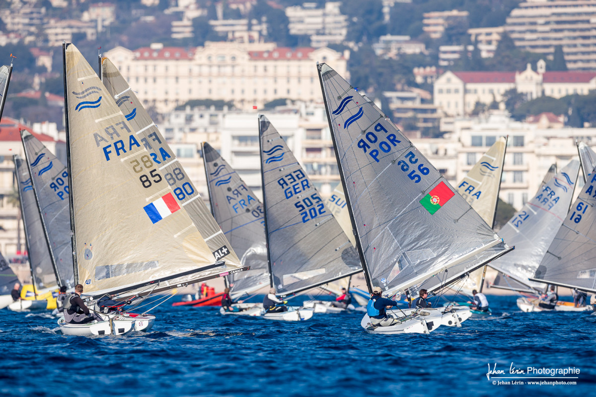 Descente de la flotte au vent arrière.