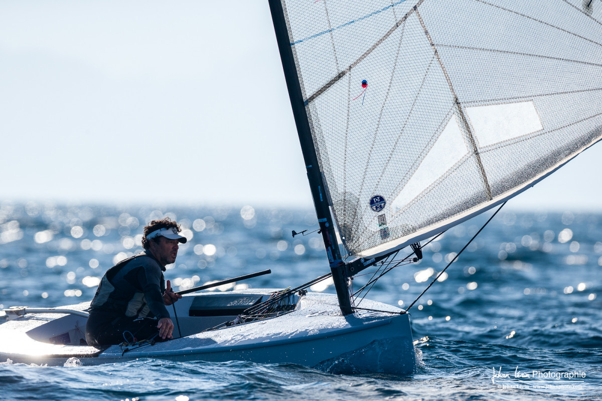 Filipe Silva POR 21 au vent arrière, domine la flotte.