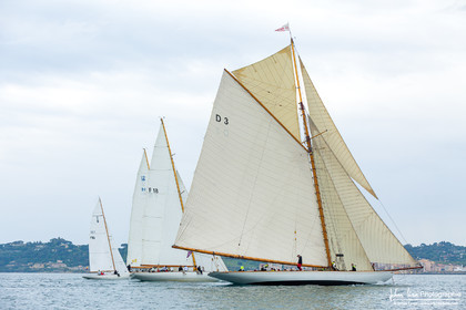 Les Dames de St Tropez