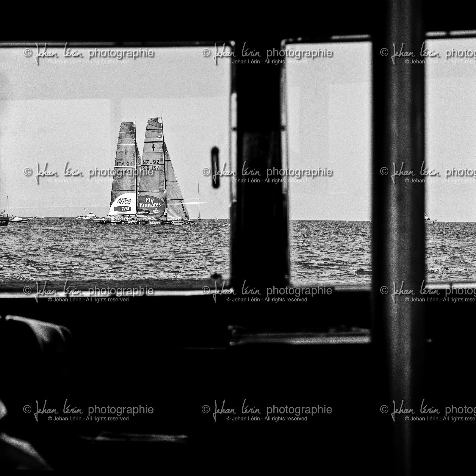 ton foncé:7; ton clair:7. 32rd America's Cup - Valencia - Spain