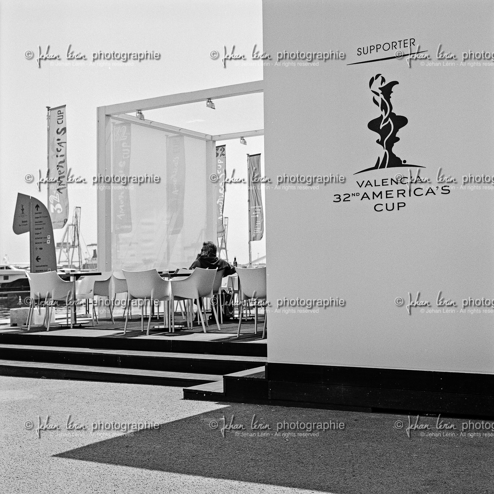 ton foncé:2; ton clair:18. 32rd America's Cup - Valencia - Spain