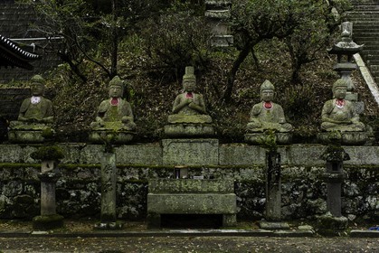 kanonji-et-jinnein_temples-68-et-69_shikoku_japon_06-04_2014-3932.jpg