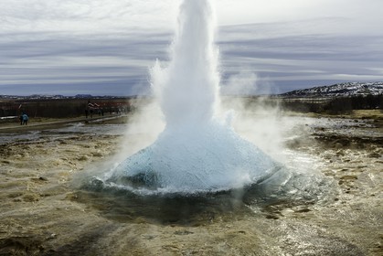 strokkur_geysir_islande_20-03-2015-2938.jpg