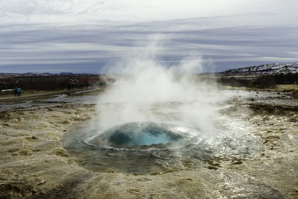strokkur_geysir_islande_20-03-2015-2936.jpg