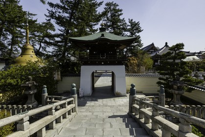 zentsuji_temple-75_shikoku_japon_07-04_2014-1012.jpg