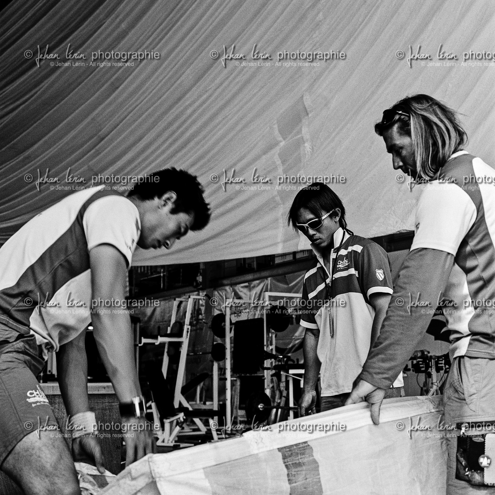 ton foncé:4; ton clair: 2. 32rd America's Cup - Valencia - Spain