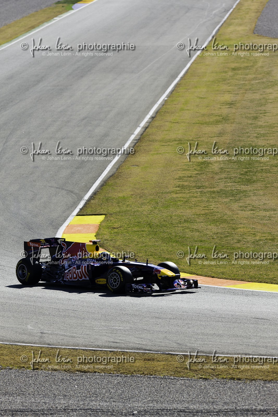 f1_red-bull_vettel_cheste-valencia_01-02-2011-3217.jpg