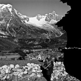 sherpa-of-sama-gompa.jpg
