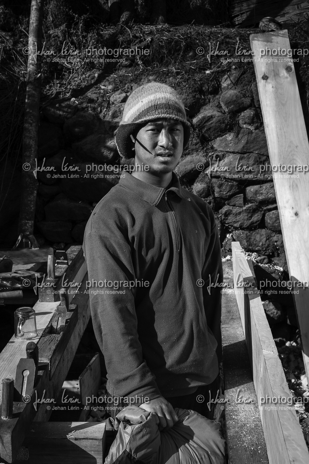 Dendi - Charpentier à Sano Gumela (2733m) - Région de l'Everest